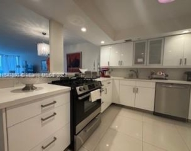 3140 S Ocean Dr - Photo Thumbnail 3