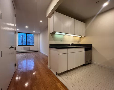 924 Metropolitan Avenue - Photo Thumbnail 0