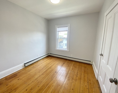 108 Beacon St - Photo Thumbnail 4