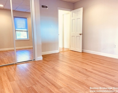 105 Buttonwood - Photo Thumbnail 3