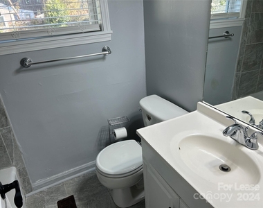 2224 Roslyn Avenue - Photo Thumbnail 7