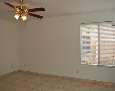 1111 W Summit Place - Photo Thumbnail 15