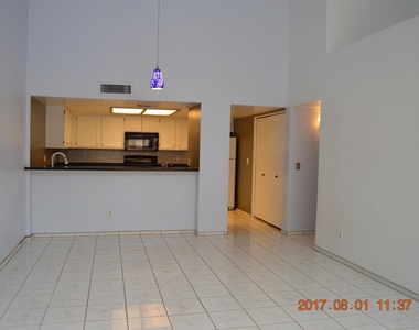 1111 W Summit Place - Photo Thumbnail 3