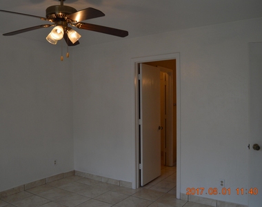 1111 W Summit Place - Photo Thumbnail 14