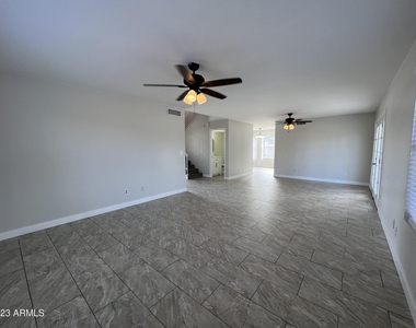 4556 W Renee Drive - Photo Thumbnail 5