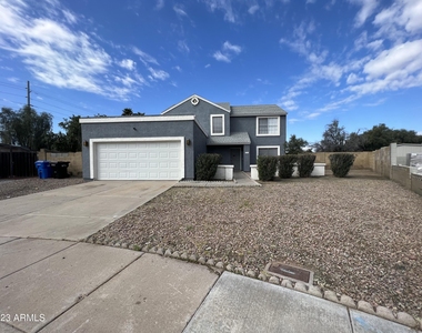 4556 W Renee Drive - Photo Thumbnail 0