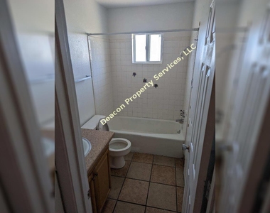 419 Monroe Street Ne - Photo Thumbnail 7