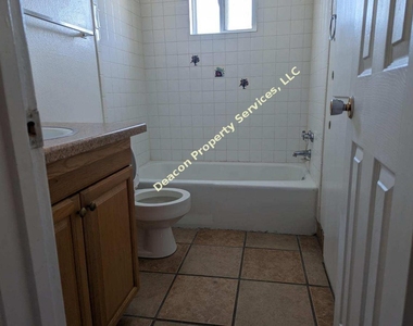 419 Monroe Street Ne - Photo Thumbnail 12