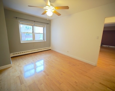 4970 N Marine Drive - Photo Thumbnail 7