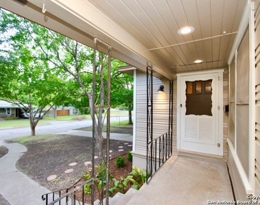 209 Lyman Dr - Photo Thumbnail 2