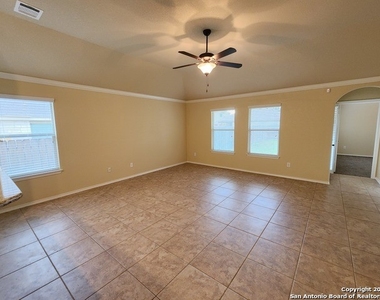 8515 Fess Parker Dr - Photo Thumbnail 5