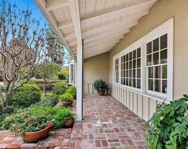 4267 Irvine Ave - Photo Thumbnail 5