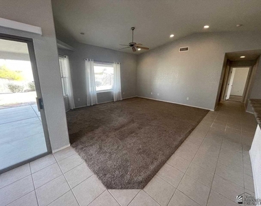 10293 E Orion Ave - Photo Thumbnail 4