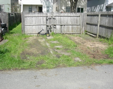 1709 Hawthorne Street - Photo Thumbnail 2