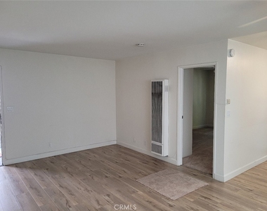 2703 Curtis Avenue - Photo Thumbnail 2