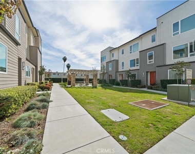 10614 Paramount Boulevard - Photo Thumbnail 6