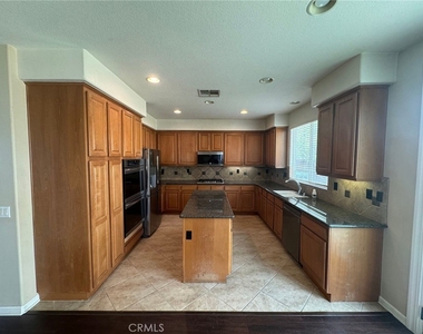 29360 Ariel Street - Photo Thumbnail 4