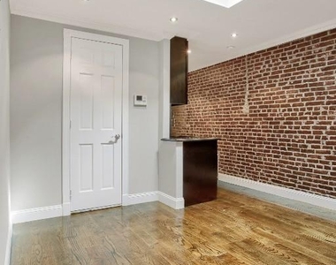 East 102nd Street, Unit 4b - Photo Thumbnail 5