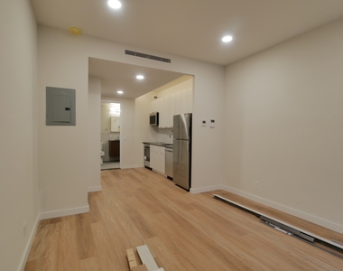 336 East 82nd Street - Photo Thumbnail 3