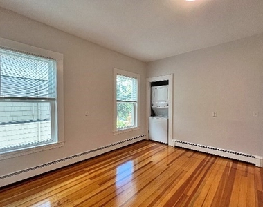 339 Beacon St - Photo Thumbnail 9