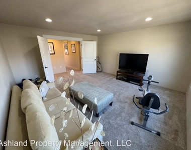 1101 Lithia Way - Photo Thumbnail 35