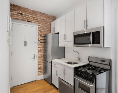 Lower East Side Three Bedroom Apartment for Rent - Photo Thumbnail 1