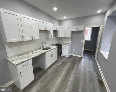 5621 Catharine St - Photo Thumbnail 2