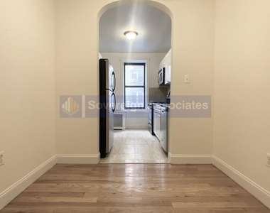 686 West 204th Street - Photo Thumbnail 3