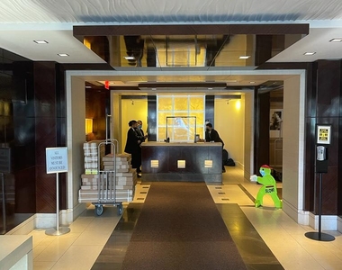 888 8th Avenue - Photo Thumbnail 15