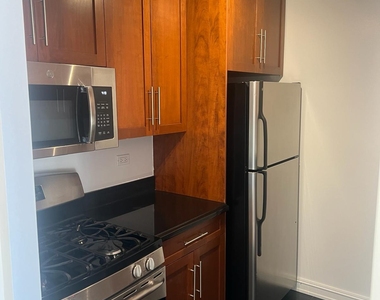 888 8th Avenue - Photo Thumbnail 1