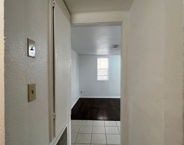 401 Barstow Road - Photo Thumbnail 26