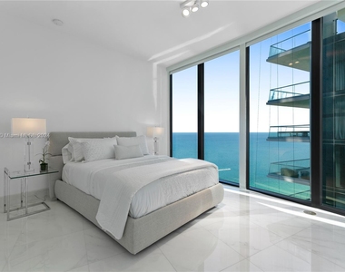 18555 Collins Ave - Photo Thumbnail 21