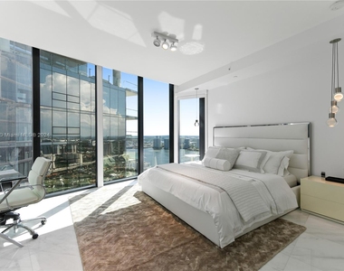 18555 Collins Ave - Photo Thumbnail 24