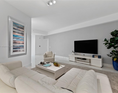 18555 Collins Ave - Photo Thumbnail 6