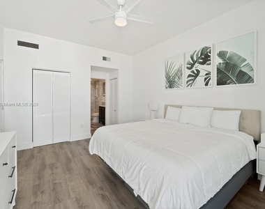 3470 E Coast Ave - Photo Thumbnail 8