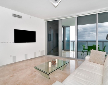 17121 Collins Ave - Photo Thumbnail 7