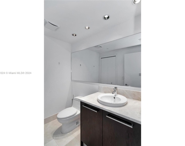 17121 Collins Ave - Photo Thumbnail 25