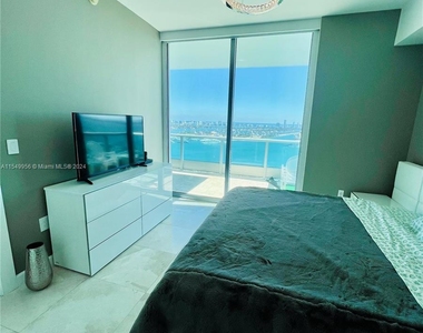 900 Biscayne Blvd - Photo Thumbnail 1