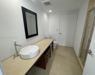 465 Brickell Ave - Photo Thumbnail 17