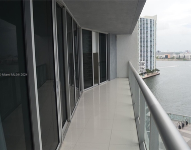 465 Brickell Ave - Photo Thumbnail 6