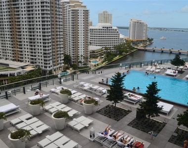 465 Brickell Ave - Photo Thumbnail 4