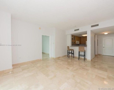 2101 Brickell Ave - Photo Thumbnail 4