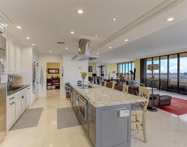 11113 Biscayne Blvd - Photo Thumbnail 1