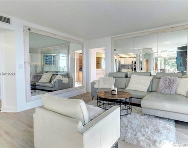 2401 Collins Ave - Photo Thumbnail 1