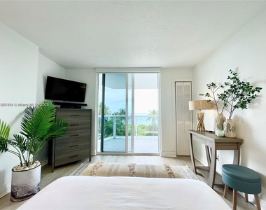 2401 Collins Ave - Photo Thumbnail 12