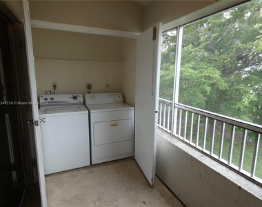2881 N Oakland Forest Dr - Photo Thumbnail 10
