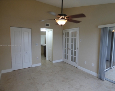 2881 N Oakland Forest Dr - Photo Thumbnail 6