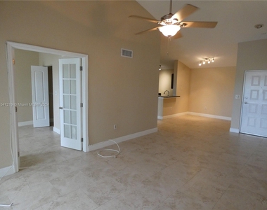 2881 N Oakland Forest Dr - Photo Thumbnail 5