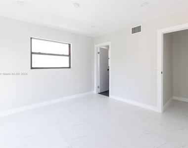 1604 Funston St - Photo Thumbnail 17