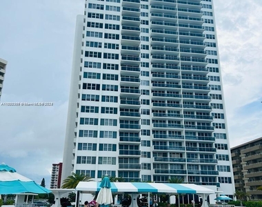 3140 S Ocean Dr - Photo Thumbnail 1